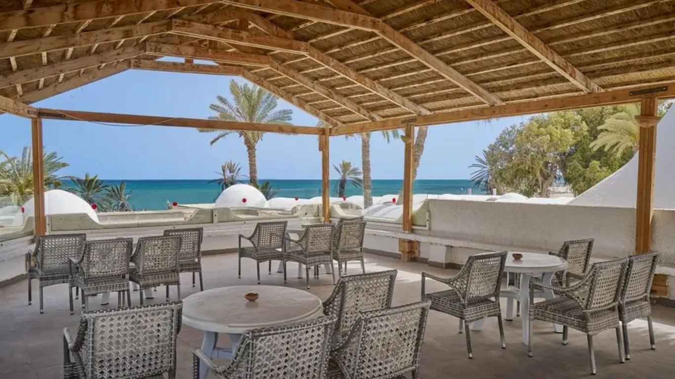 Hari Club Beach Resort